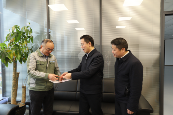 龚红果走访慰问联系的人才和党外代表人士_邵阳头条网
